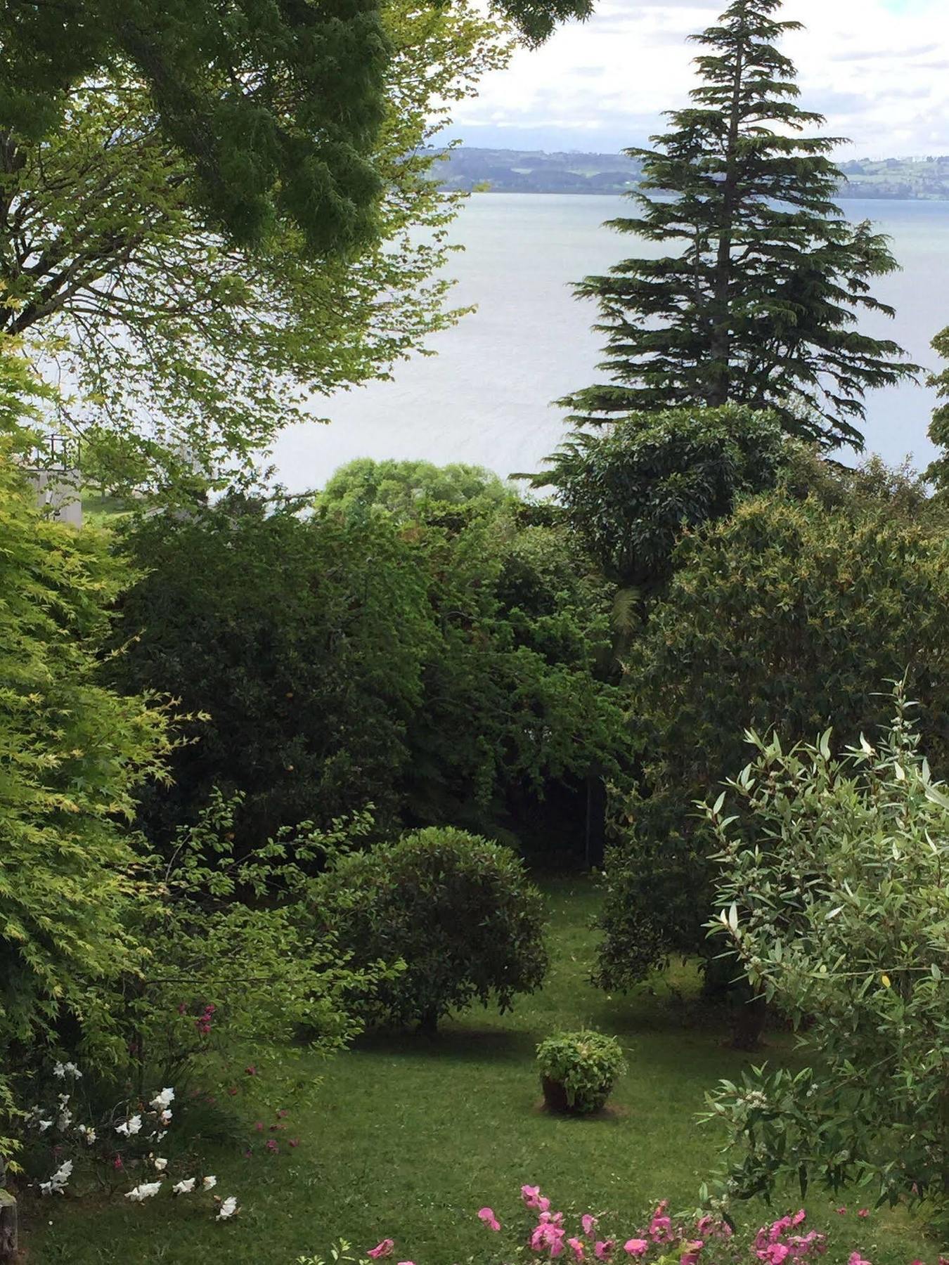 Lakeview Holiday Home Rotorua Exterior photo