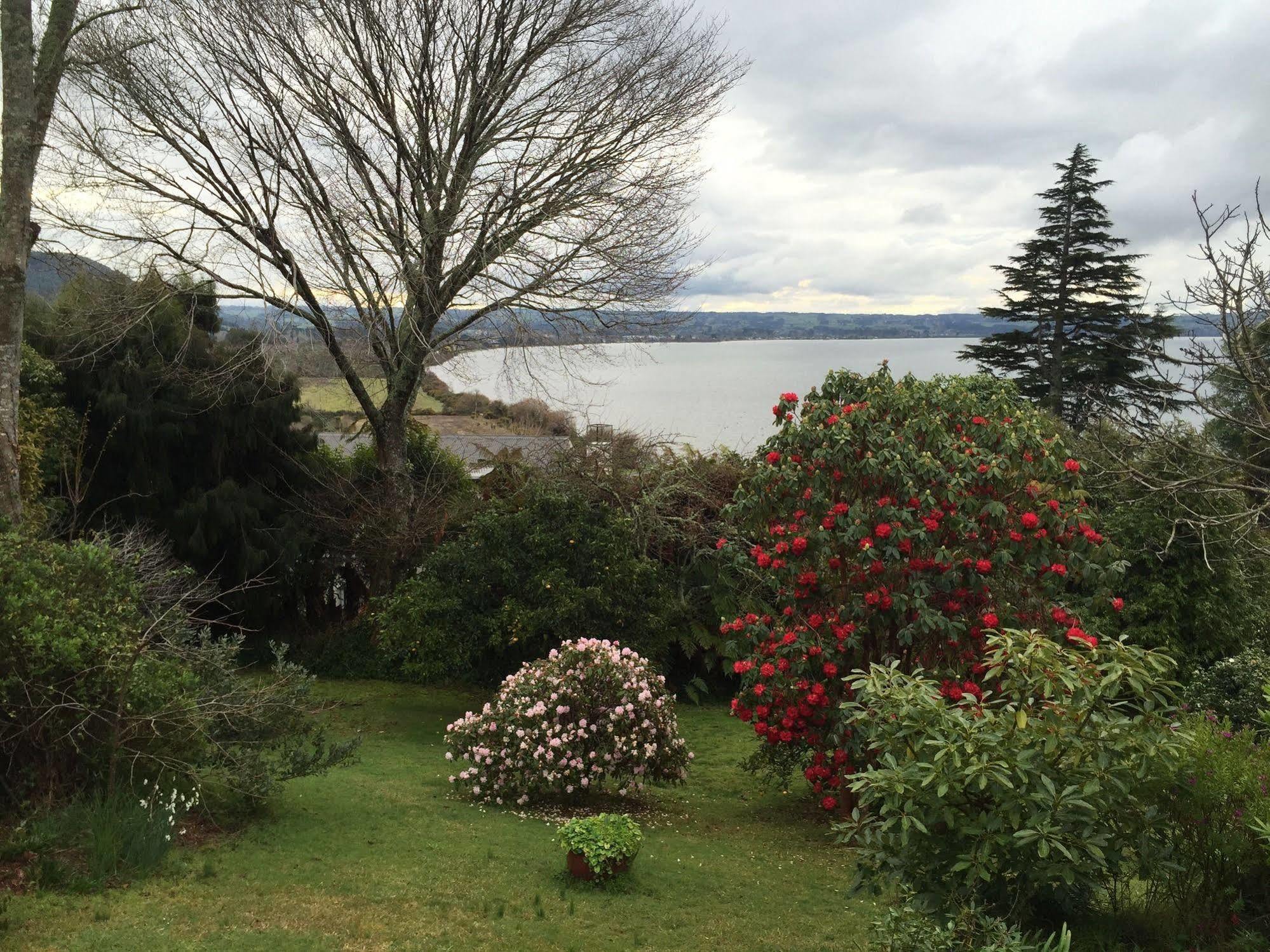 Lakeview Holiday Home Rotorua Exterior photo